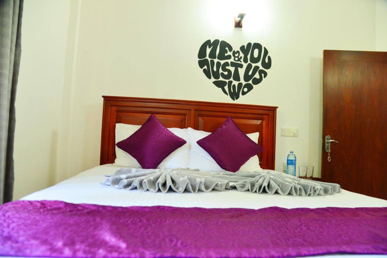 Cinnamon Holiday Inn Хіккадува Екстер'єр фото