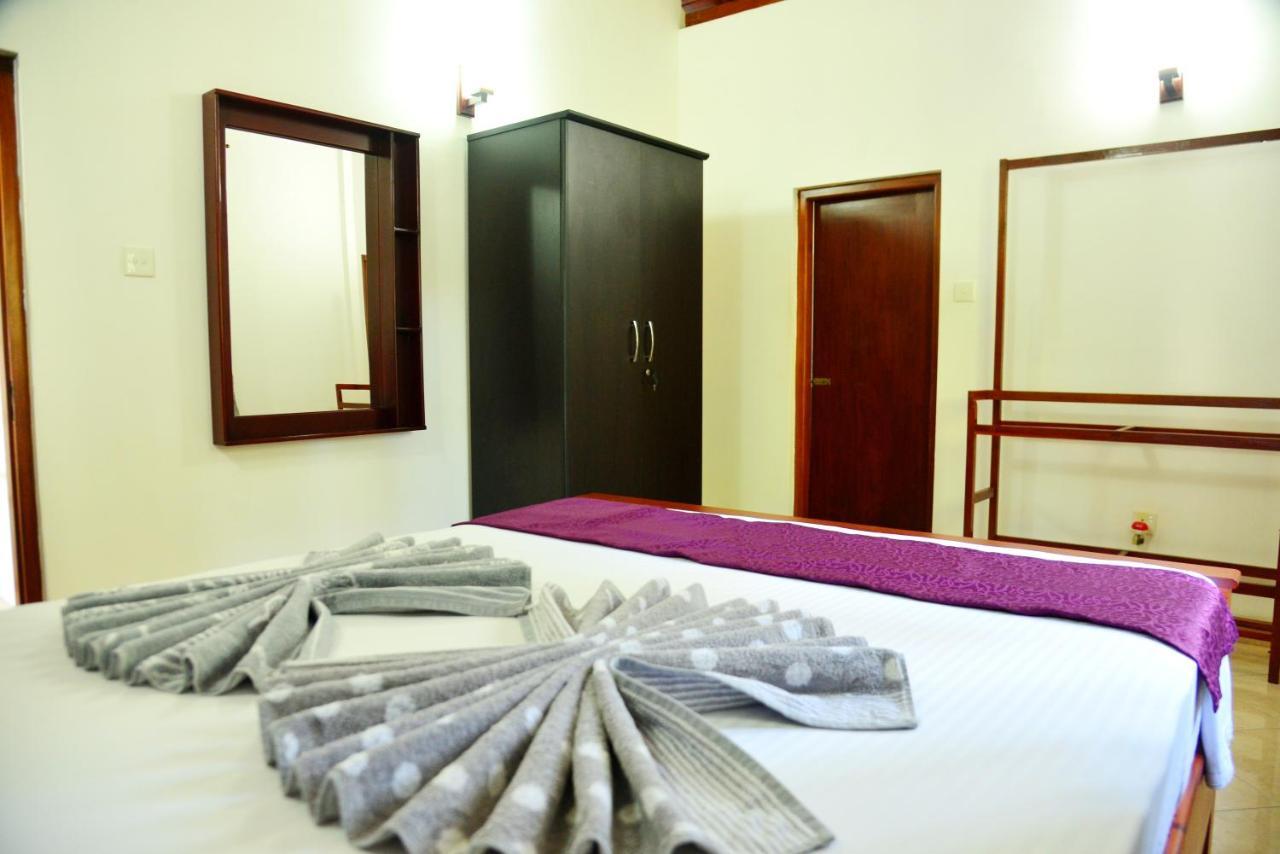 Cinnamon Holiday Inn Хіккадува Екстер'єр фото