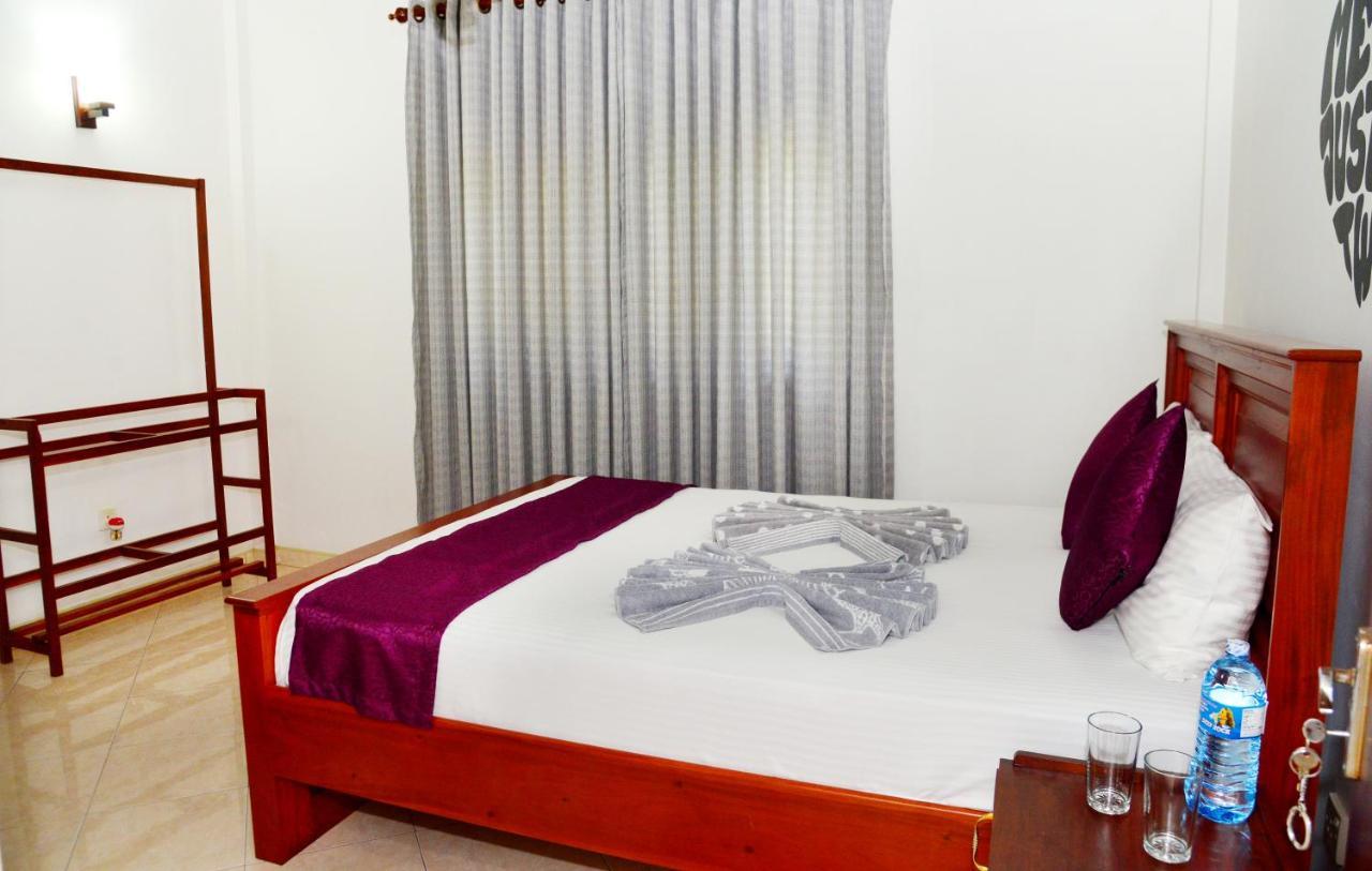 Cinnamon Holiday Inn Хіккадува Екстер'єр фото